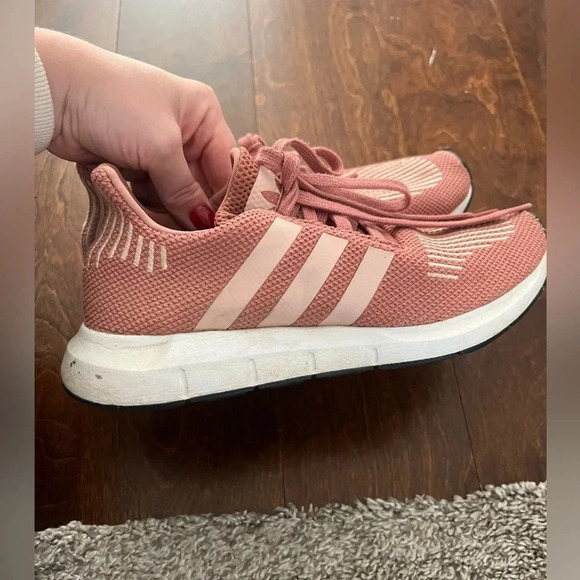 Woman’s Pink Adidas sneakers - Picture 4 of 7